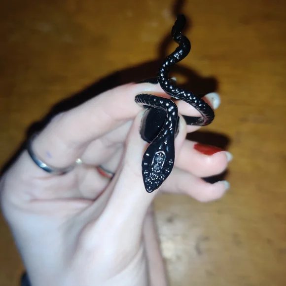 Gothic Black Snake Size 7 Metal Cuff Ring - Picture 2 of 3